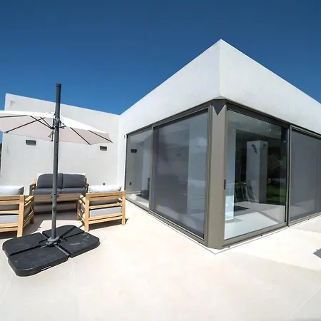 Villa Vivian Heated Private Swimming Pool & Jacuzzi