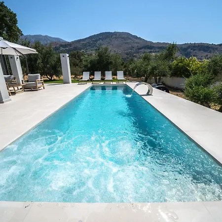 Villa Vivian Heated Private Swimming Pool & Jacuzzi Georgioupoli