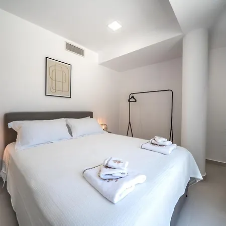 Villa Vivian Heated Private Swimming Pool & Jacuzzi *