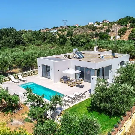 Villa Vivian Heated Private Swimming Pool & Jacuzzi