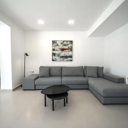 Villa Vivian Heated Private Swimming Pool & Jacuzzi