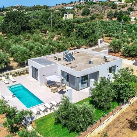 Vivian Heated Private Swimming Pool & Jacuzzi Villa *